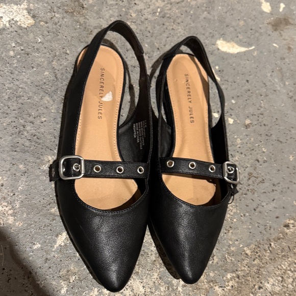 Sleek Black Flats - Picture 2 of 5